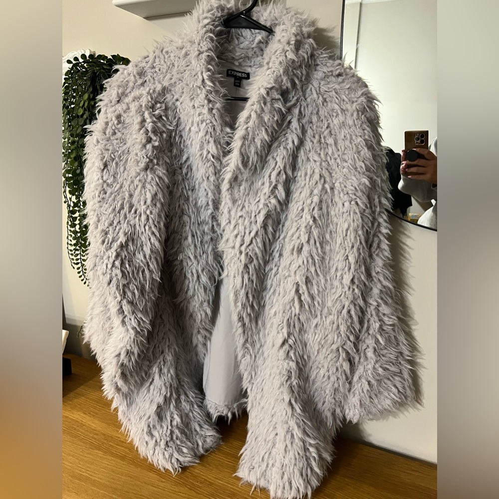 EXPRESS Women’s Faux Fur Coat in Grey - Size M/L